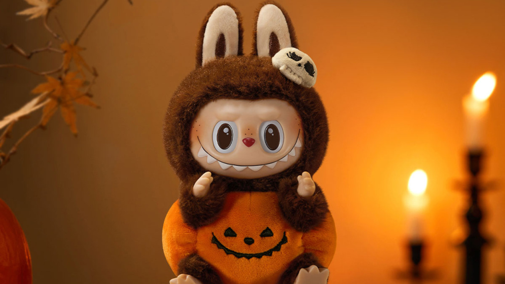 33306-25220240905_135741_658822____happy-halloween-party-series-sitting-pumpkin-vinyl-plush-pendant_plush_details_scene_1_____1200x1200.jpg