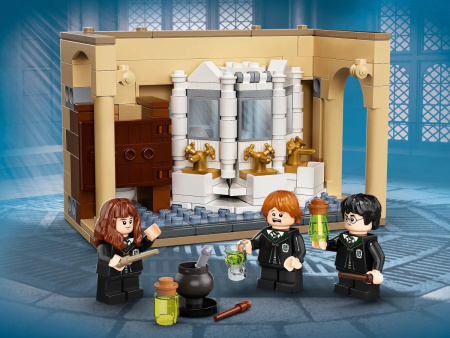Конструктор LEGO Harry Potter - Хогвартс ошибка с оборотным зельем (76386)