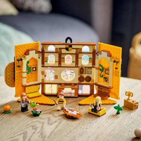 Конструктор LEGO Harry Potter - Знамя факультета Пуффендуй (76412)