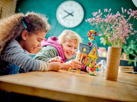 Конструктор LEGO Disney - Летающий дом из мультфильма "Вверх" (43217)