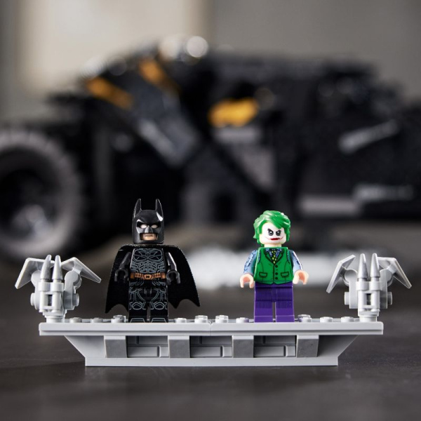 Конструктор LEGO DC Super Heroes - Бэтмобиль «Тумблер» (76240)