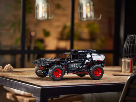Конструктор LEGO Technic - Audi RS Q e-tron (42160)
