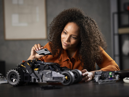 Конструктор LEGO DC Super Heroes - Бэтмобиль «Тумблер» (76240)