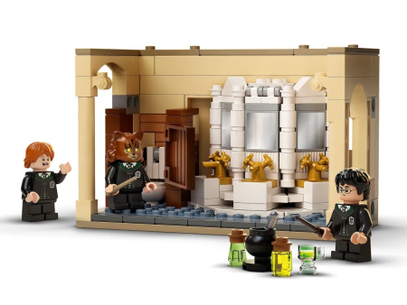 Конструктор LEGO Harry Potter - Хогвартс ошибка с оборотным зельем (76386)
