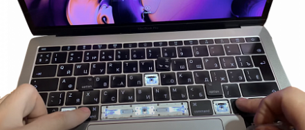 Чистка клавиатуры на MacBook Pro Retina 15 A1707
