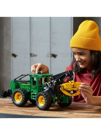 Конструктор LEGO Technic - Трелевочный трактор Скиддер John Deere 948L-II (42157)