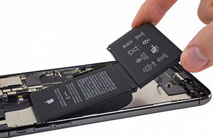 Замена аккумулятора на iPhone XS