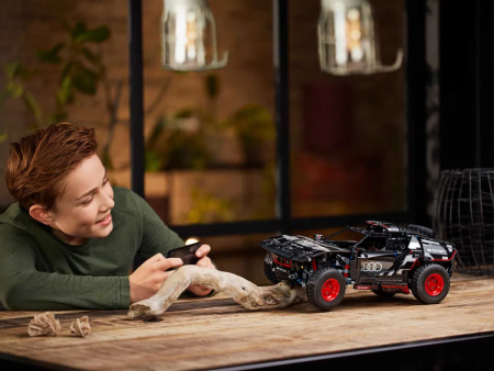 Конструктор LEGO Technic - Audi RS Q e-tron (42160)