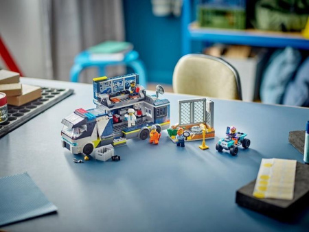 Конструктор LEGO City - Полицейский грузовик с криминальной лабораторией (60418)