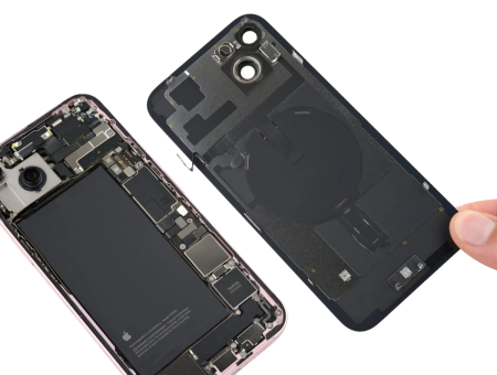 Замена заднего стекла на iPhone 15