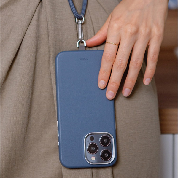 Чехол Uniq для iPhone 15 Pro Max чехол COEHL MUSE Leatherette with Strap Sapphire Blue (MagSafe), синий