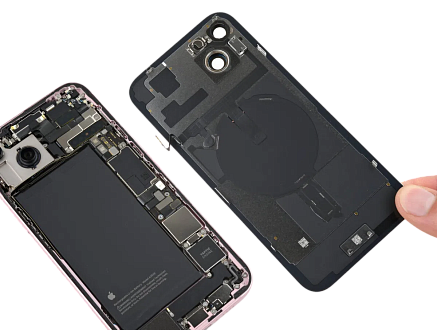Замена заднего стекла на iPhone 15