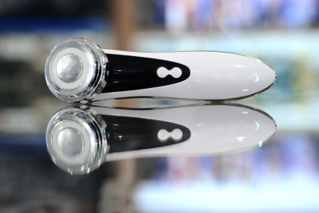 Многофункциональный аппарат для лица Facial Skin Care Massager W-618 Белый