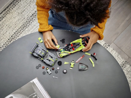 Конструктор LEGO Speed Champions - Aston Martin Valkyrie AMR Pro и Aston Martin Vantage GT3 (76910)