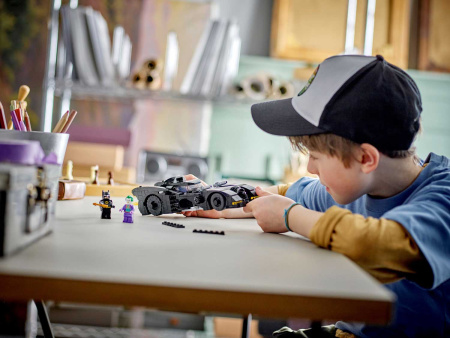 Конструктор LEGO Super Heroes - Бэтмобиль: Бэтмен против Джокера Чейза (76224)