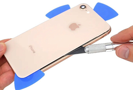 Замена заднего стекла на iPhone SE (2020)