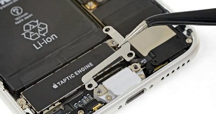 Замена вибромотора на iPhone SE (2020)