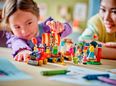 Конструктор LEGO Disney Princess™ - Праздничный поезд Диснея (43212)