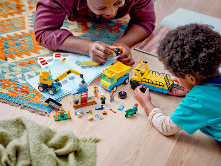 Конструктор LEGO City - Строительные машины и кран с шаром для сноса (60391)