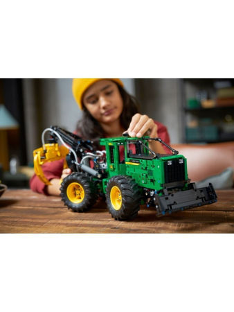 Конструктор LEGO Technic - Трелевочный трактор Скиддер John Deere 948L-II (42157)