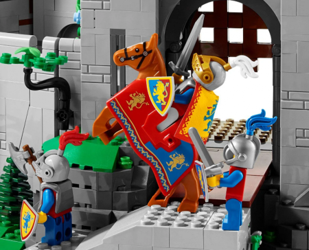 Конструктор LEGO Icons - Замок Львиных рыцарей (10305)
