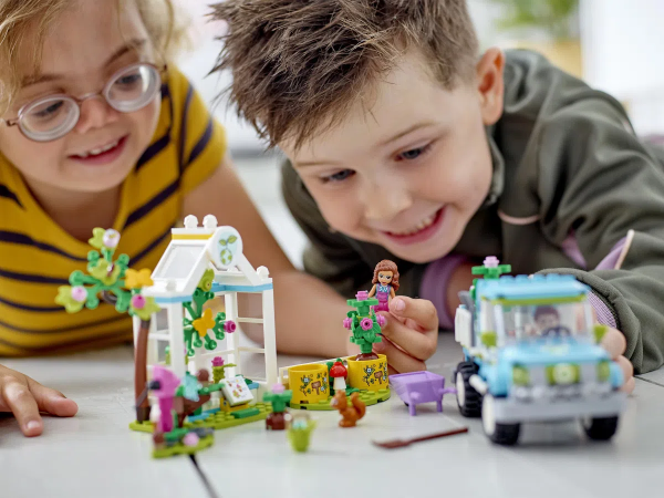 Конструктор LEGO Friends - Машина для посадки деревьев (41707)