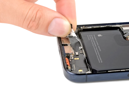Замена Нижний шлейф / разъём зарядки / разговорного микрофона на iPhone 15 Pro