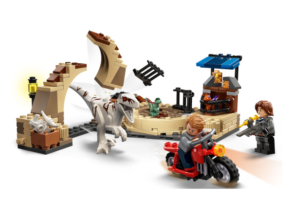 Конструктор LEGO Jurassic World™ - Атроцираптор: погоня на мотоцикле (76945)