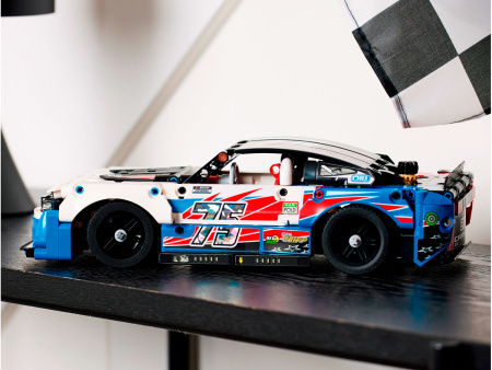 Конструктор LEGO Technic - Шевроле Камаро ZL1 NASCAR (42153)