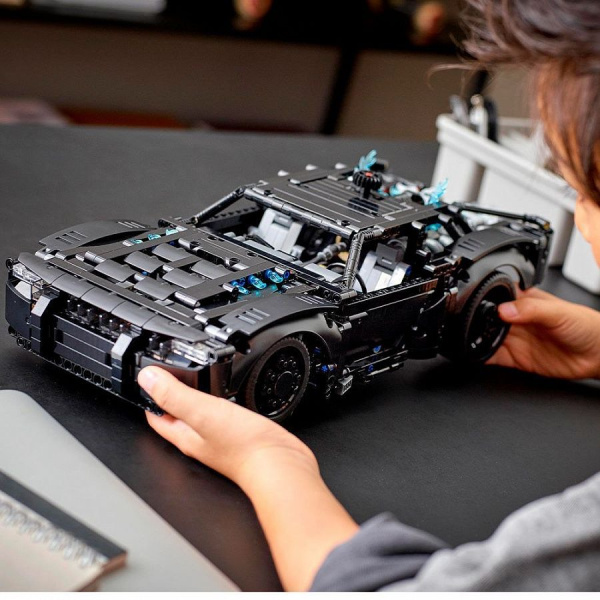 Конструктор LEGO Technic - Бэтмен: Бэтмобиль (42127)
