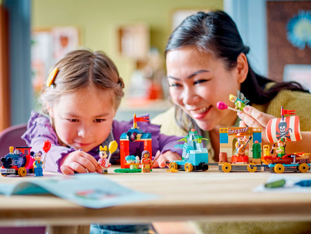 Конструктор LEGO Disney Princess™ - Праздничный поезд Диснея (43212)