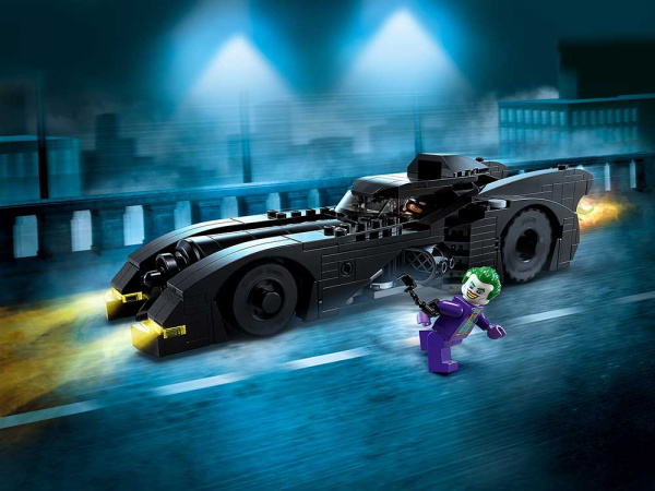 Конструктор LEGO Super Heroes - Бэтмобиль: Бэтмен против Джокера Чейза (76224)