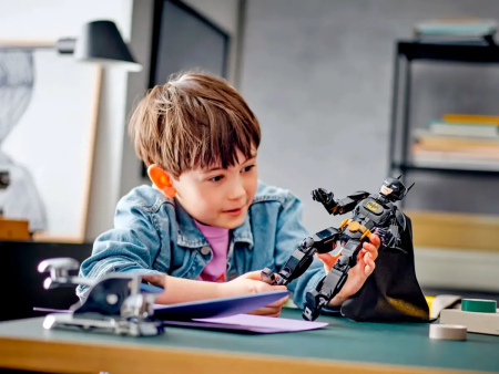 Конструктор LEGO DC Super Heroes - Сборная фигурка Бэтмена (76259)