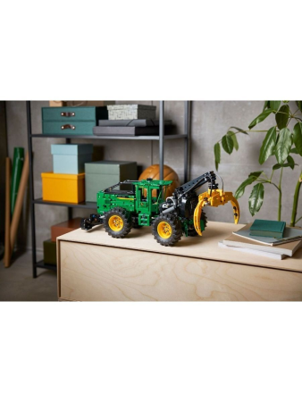 Конструктор LEGO Technic - Трелевочный трактор Скиддер John Deere 948L-II (42157)