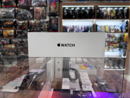 Apple Watch SE (2023), 44 мм корпус из алюминия цвета «Midnight», спортивный ремешок «Midnight»