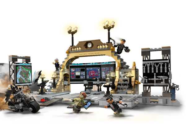 Конструктор Lego Batman - Бэтпещера: схватка с Загадочником (76183)