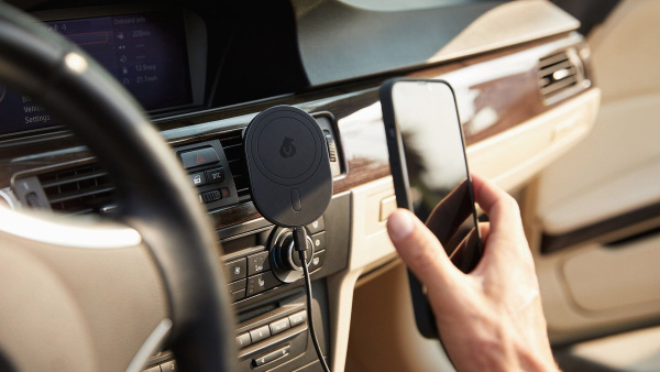 Беспроводное зарядное устройство uBear Go-Power, БЗУ, совместимое с MagSafe, c креплением на автомобильную решетку (WL08GR10-AD)