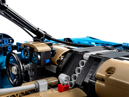 Конструктор LEGO Technic - Bugatti Chiron (42083)