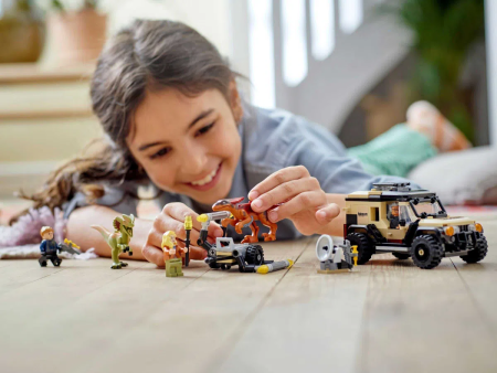 Конструктор LEGO Jurassic World™ - Перевозка пирораптора и дилофозавра (76951)