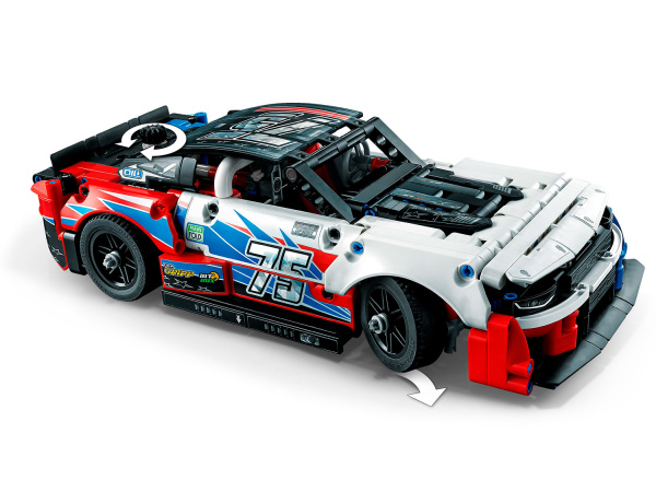 Конструктор LEGO Technic - Шевроле Камаро ZL1 NASCAR (42153)