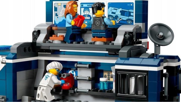 Конструктор LEGO City - Полицейский грузовик с криминальной лабораторией (60418)