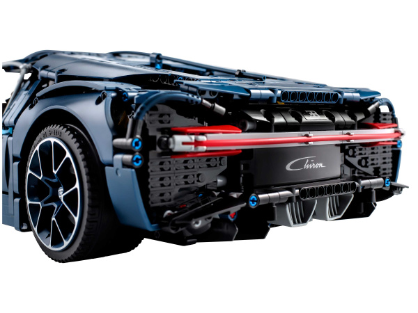 Конструктор LEGO Technic - Bugatti Chiron (42083)